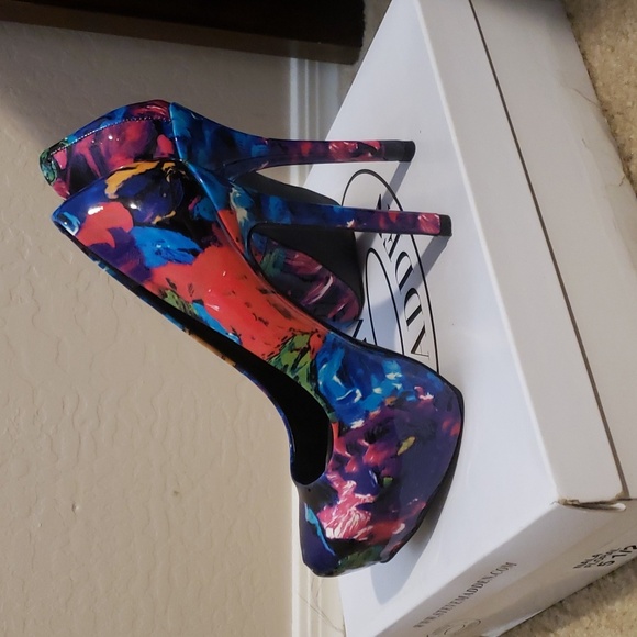 Steve Madden Nala Pumps, size 5.5 - Picture 4 of 4